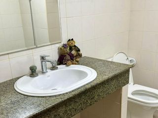 出租 8 卧室 办公室 在 Khlong Toei, 曼谷