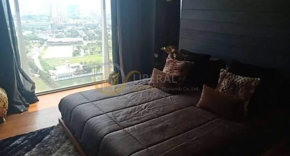 For sale 3 Beds condo in Phaya Thai, Bangkok