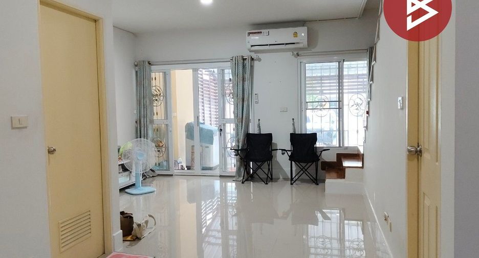 For sale 4 Beds townhouse in Sam Phran, Nakhon Pathom