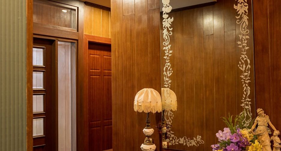 For sale 5 bedrooms villa in Saraphi, Chiang Mai