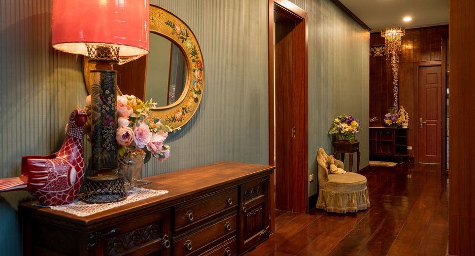 For sale 5 bedrooms villa in Saraphi, Chiang Mai
