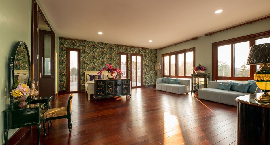 For sale 5 bedrooms villa in Saraphi, Chiang Mai
