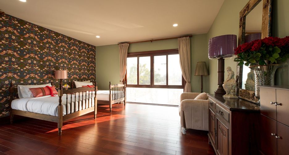 For sale 5 bedrooms villa in Saraphi, Chiang Mai
