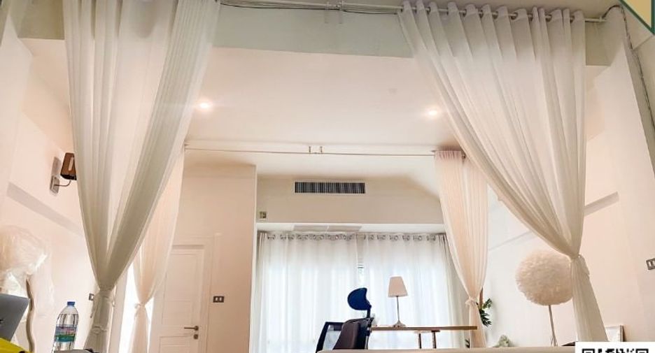 Casa adosada en venta de 5 habitaciones en Watthana, Bangkok