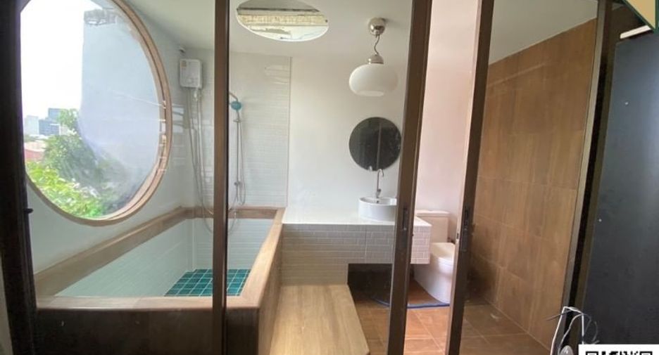 Casa adosada en venta de 5 habitaciones en Watthana, Bangkok