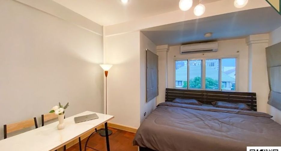 Casa adosada en venta de 5 habitaciones en Watthana, Bangkok