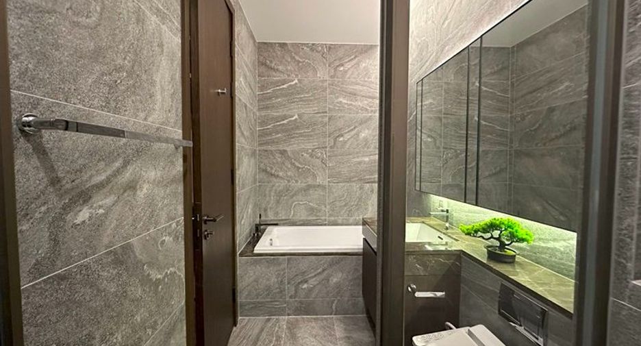 For sale 1 bed condo in Khlong Toei, Bangkok