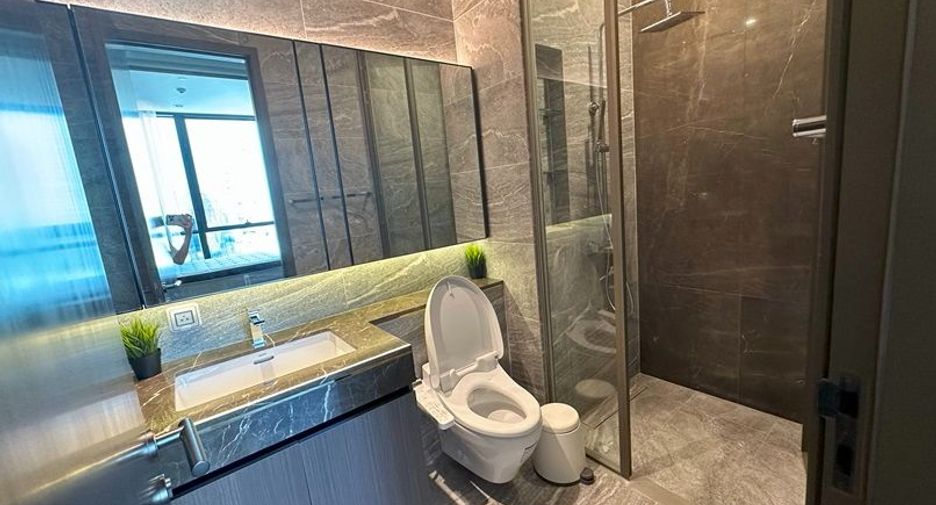 For sale 1 bed condo in Khlong Toei, Bangkok