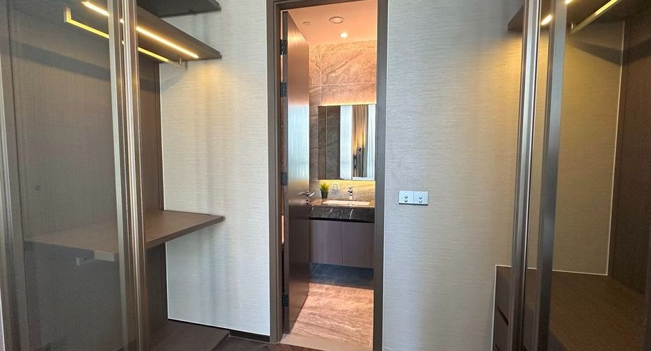 For sale 1 bed condo in Khlong Toei, Bangkok
