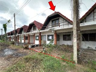 Casa adosada en venta de 2 habitaciones en Tha Yang, Phetchaburi