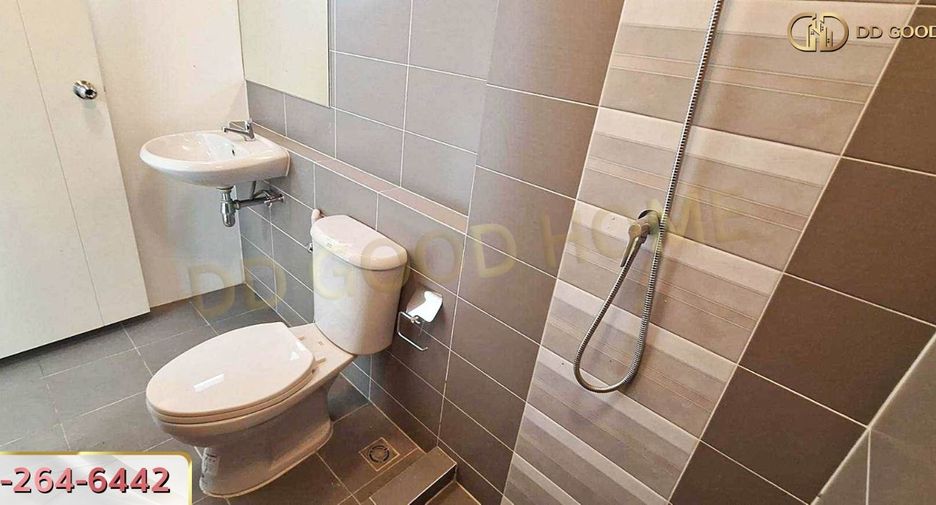 For sale 3 ベッドルーム townhouse in Bang Khen, Bangkok