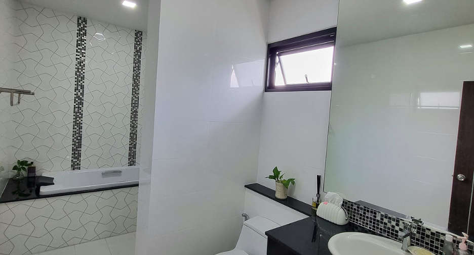 For sale 4 bedrooms villa in Mueang Chiang Mai, Chiang Mai