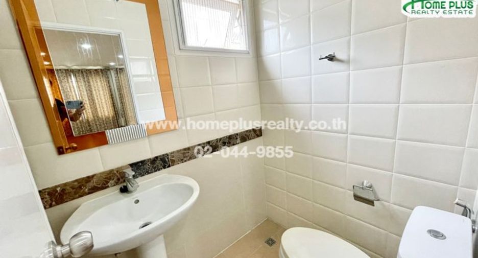 For sale 5 ベッドルーム townhouse in Bueng Kum, Bangkok