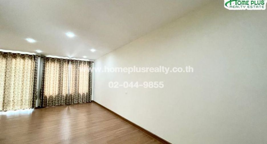 For sale 5 ベッドルーム townhouse in Bueng Kum, Bangkok