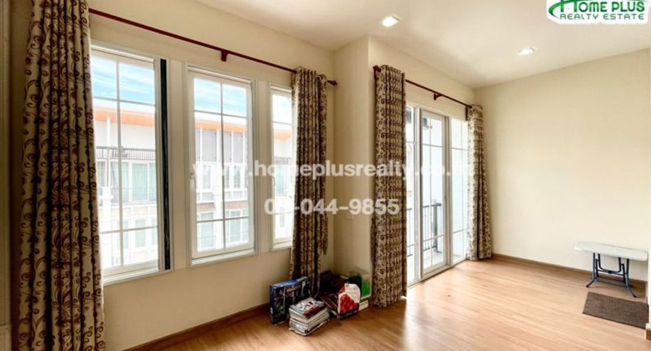For sale 5 ベッドルーム townhouse in Bueng Kum, Bangkok