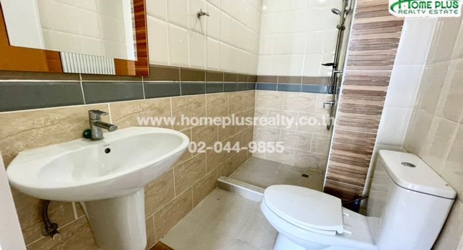 For sale 5 ベッドルーム townhouse in Bueng Kum, Bangkok