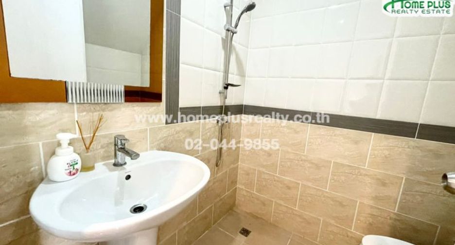 For sale 5 ベッドルーム townhouse in Bueng Kum, Bangkok