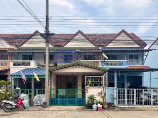 For sale 3 bed townhouse in Sam Khok, Pathum Thani