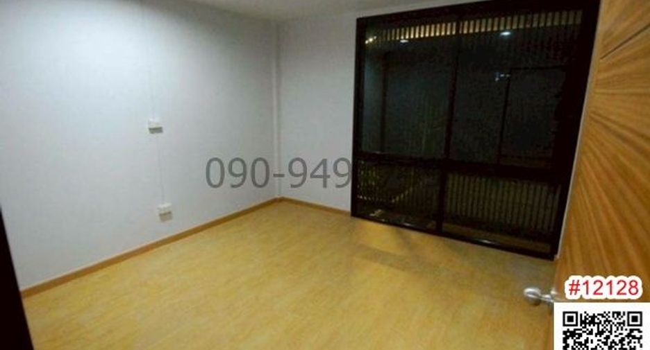 For rent 3 bedrooms office in Lat Phrao, Bangkok