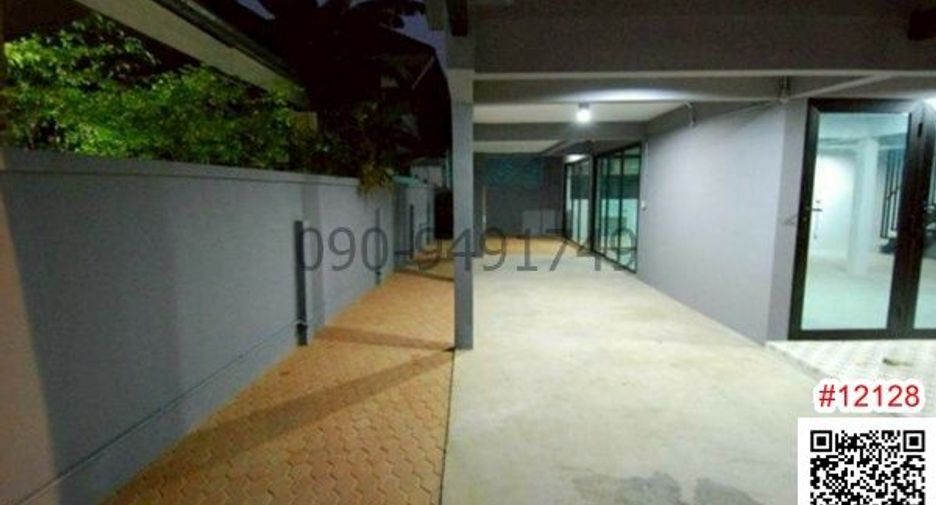 For rent 3 bedrooms office in Lat Phrao, Bangkok