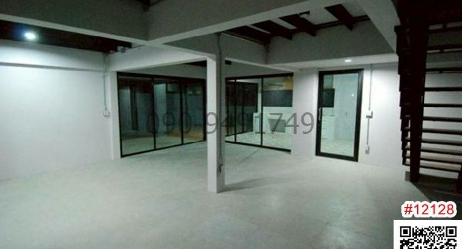 For rent 3 bedrooms office in Lat Phrao, Bangkok