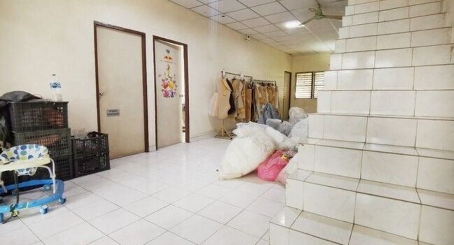 For sale 8 bed warehouse in Pak Kret, Nonthaburi