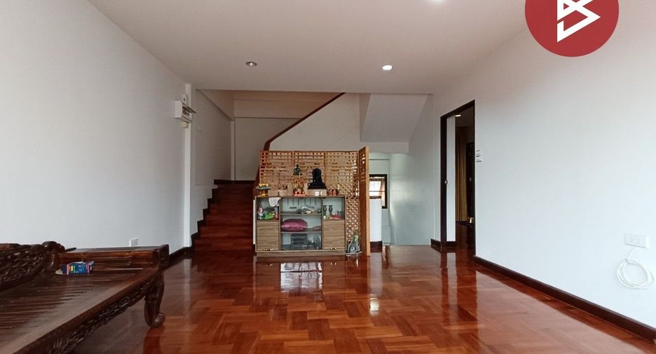 For sale 3 bed townhouse in Thon Buri, Bangkok