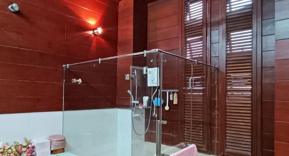 For sale 4 bedrooms condo in Khlong Toei, Bangkok