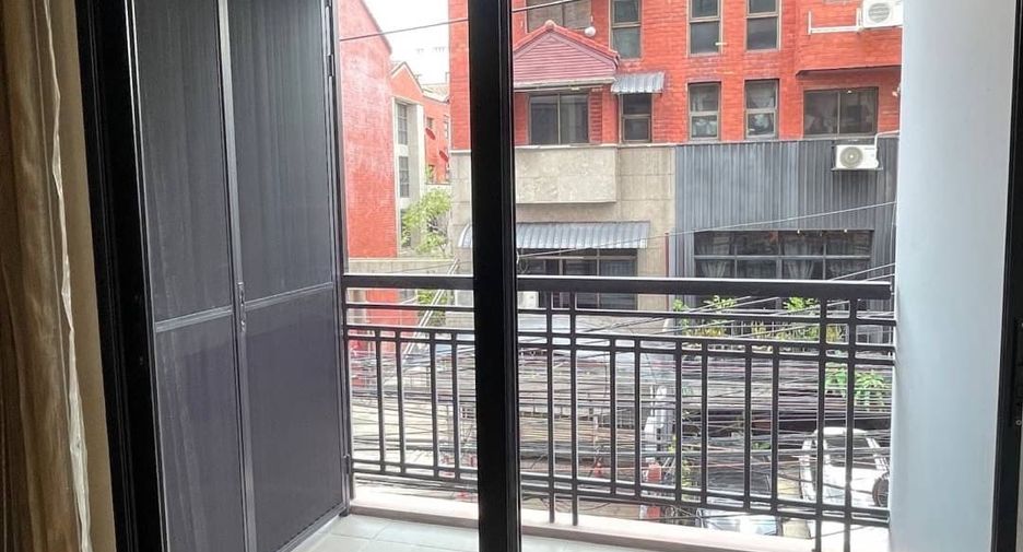 For rent and for sale 1 bed condo in Watthana, Bangkok