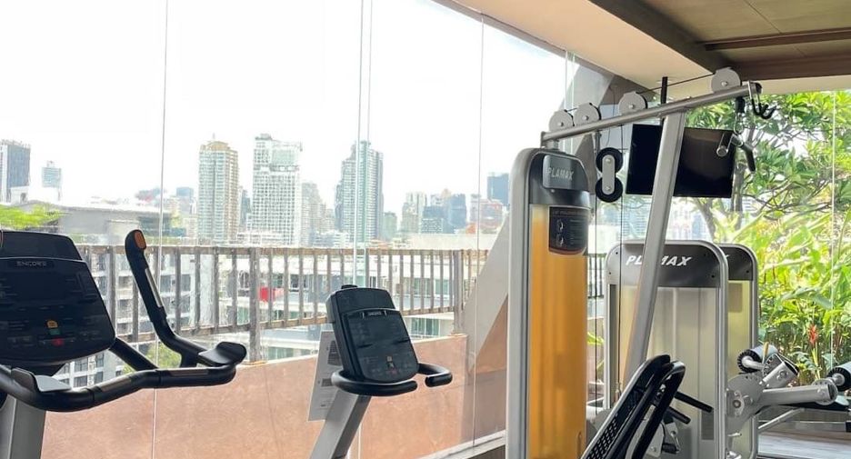 For rent and for sale 1 bed condo in Watthana, Bangkok