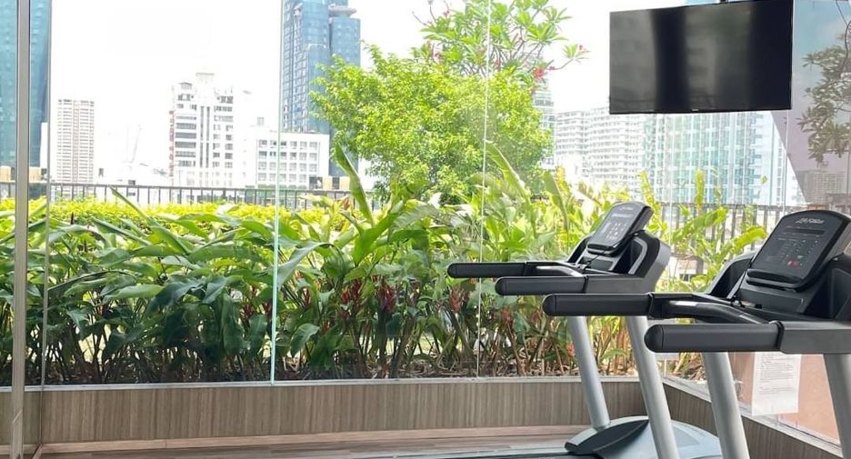 For rent and for sale 1 bed condo in Watthana, Bangkok