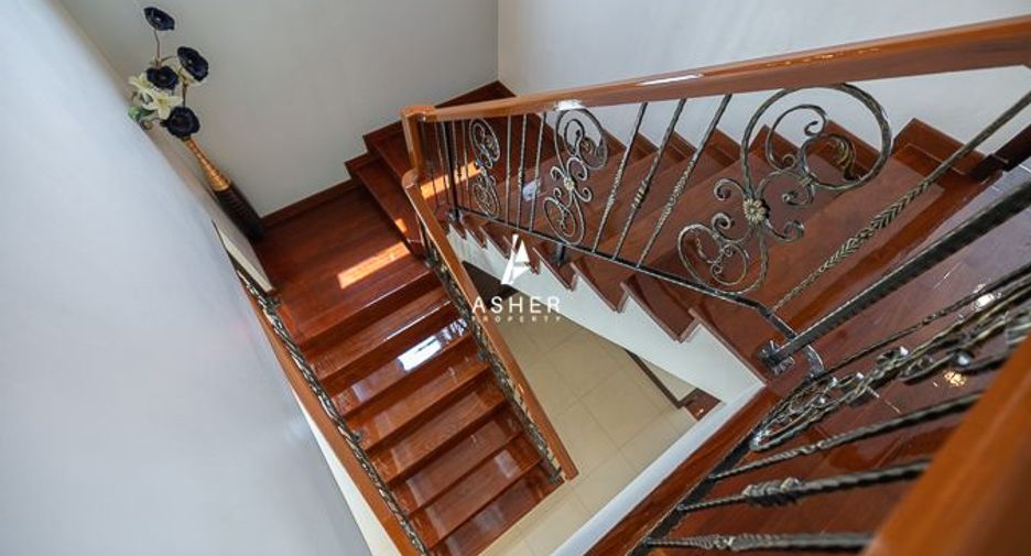 For rent 4 bedrooms condo in Watthana, Bangkok