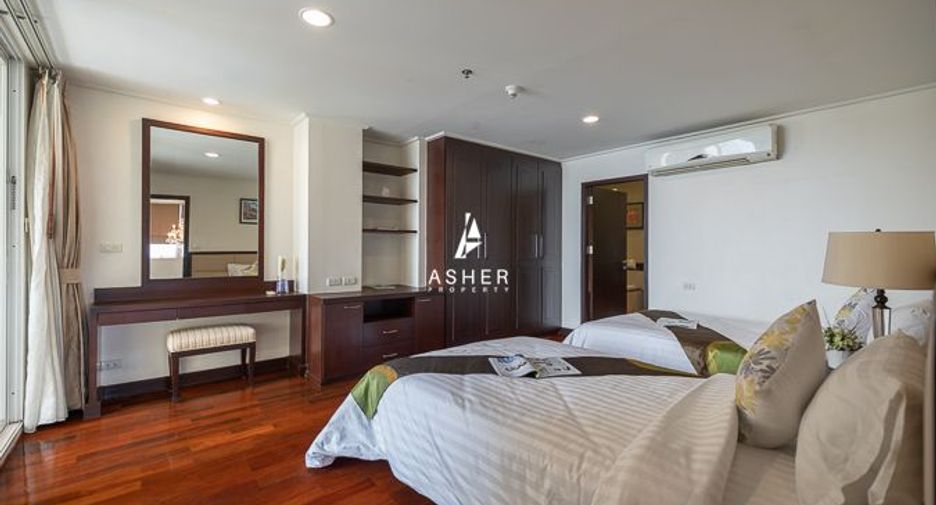 For rent 4 bedrooms condo in Watthana, Bangkok