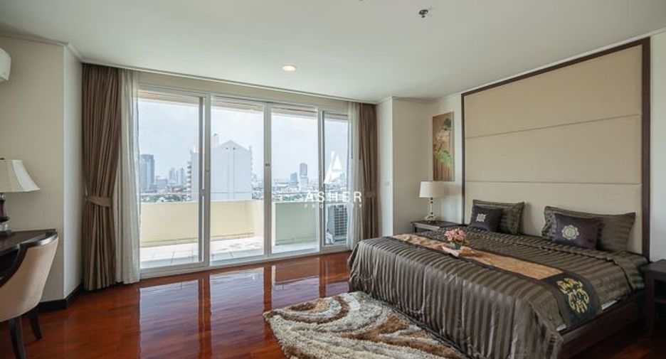For rent 4 bedrooms condo in Watthana, Bangkok