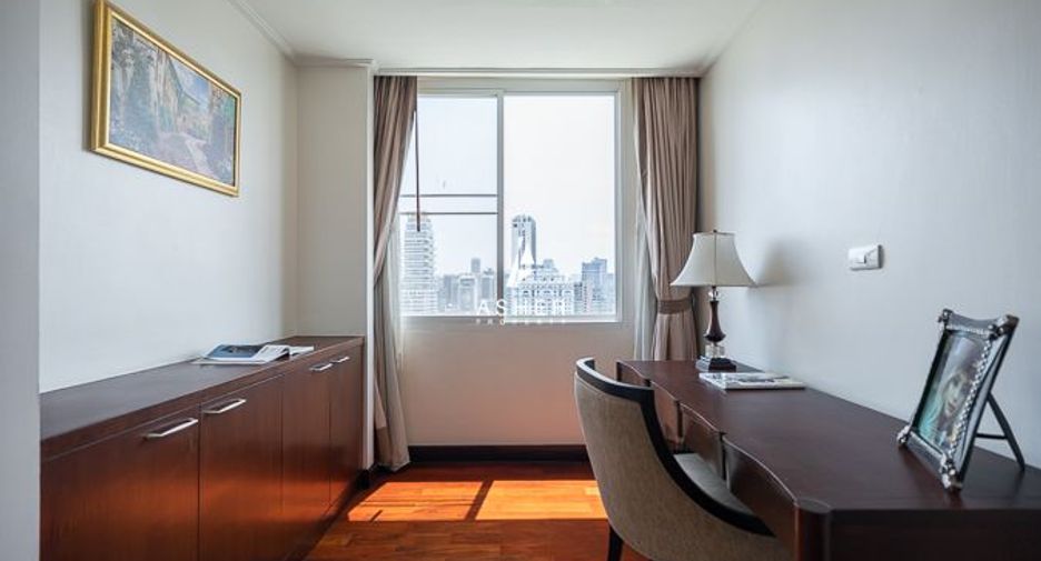 For rent 4 bedrooms condo in Watthana, Bangkok