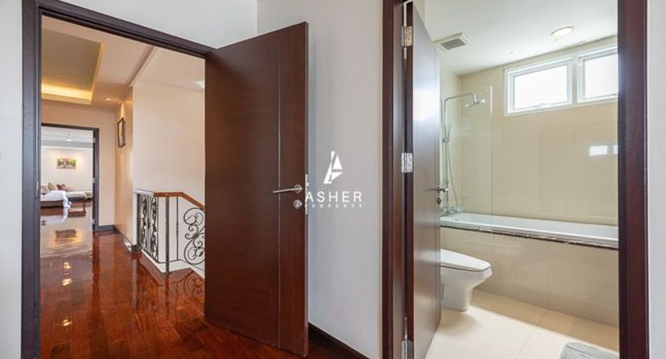 For rent 4 bedrooms condo in Watthana, Bangkok