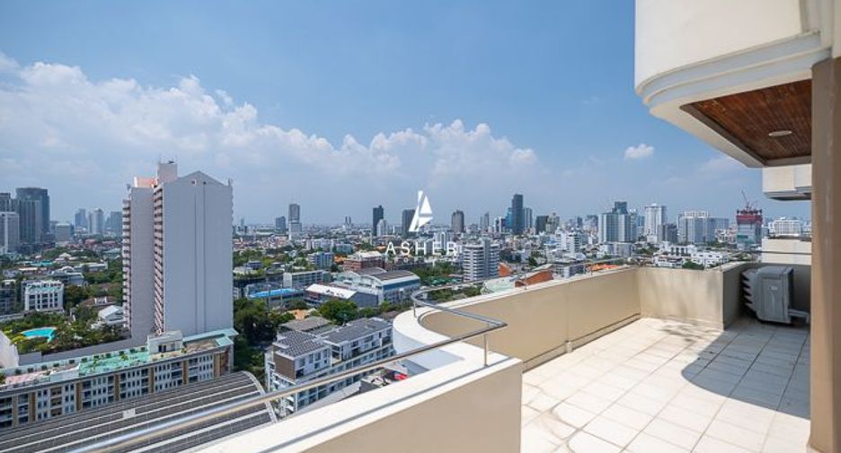 For rent 4 bedrooms condo in Watthana, Bangkok