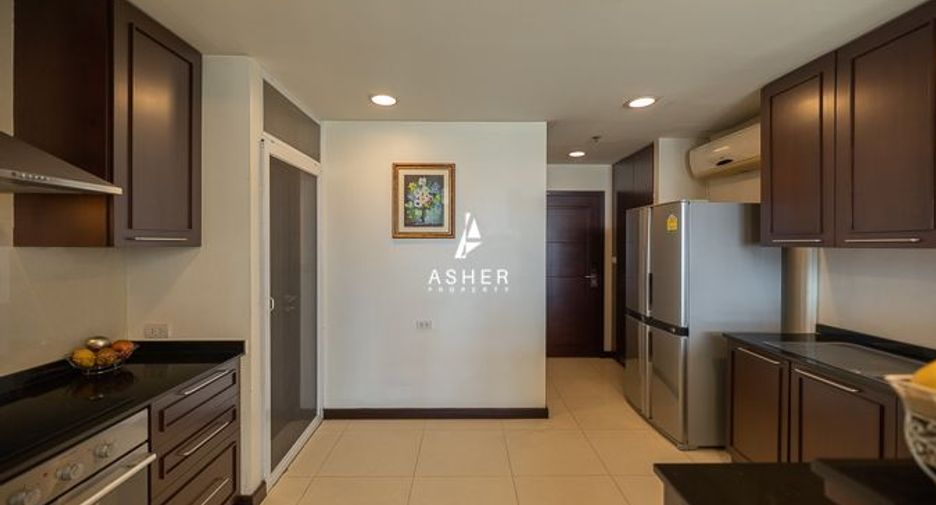 For rent 4 bedrooms condo in Watthana, Bangkok