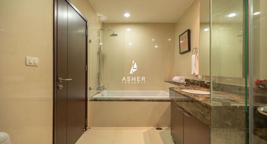 For rent 4 bedrooms condo in Watthana, Bangkok