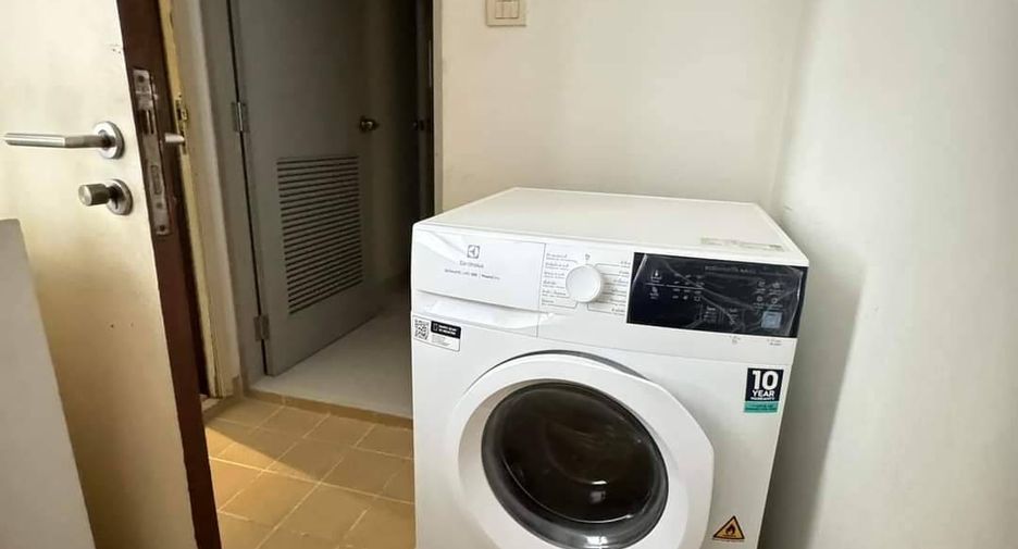 For sale 3 bedrooms condo in Khlong Toei, Bangkok