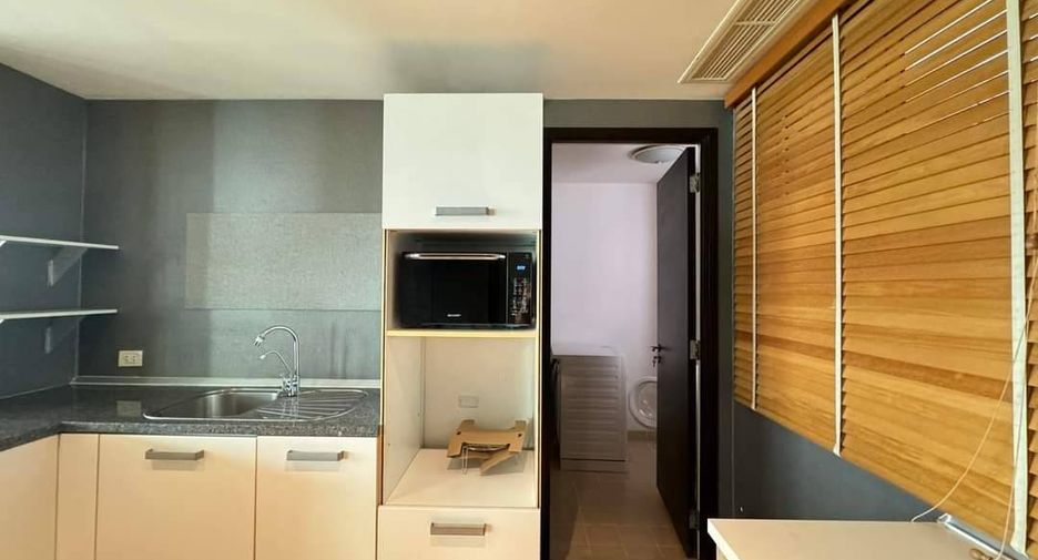 For sale 3 bedrooms condo in Khlong Toei, Bangkok