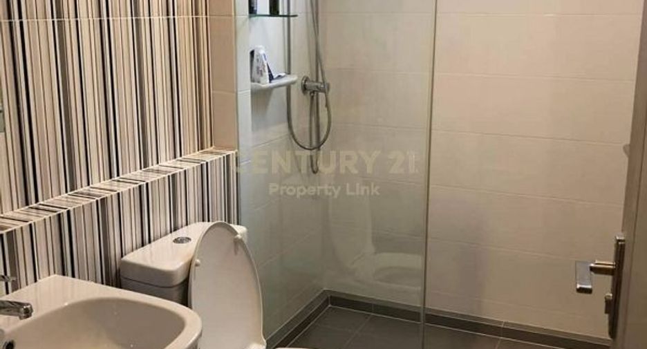 For rent 3 bedrooms townhouse in Lat Phrao, Bangkok