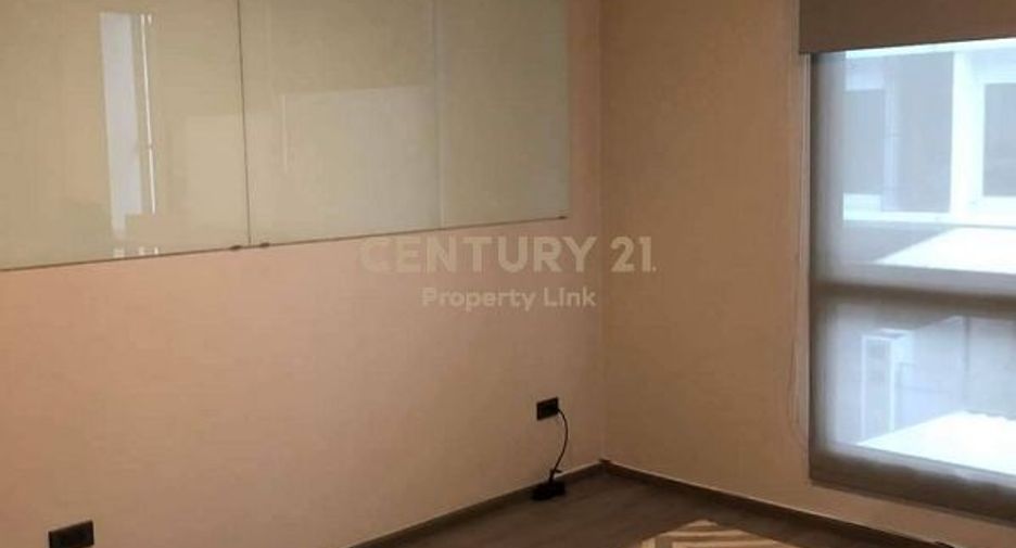 For rent 3 bedrooms townhouse in Lat Phrao, Bangkok