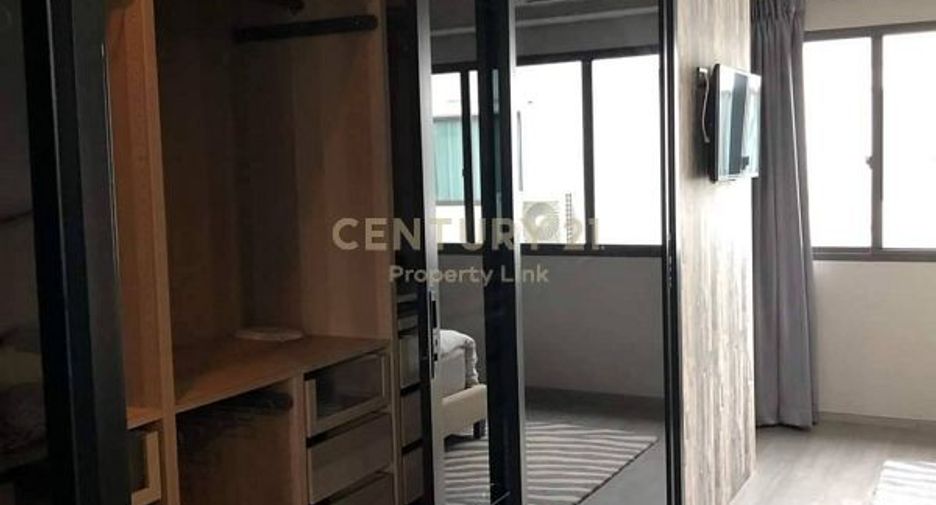 For rent 3 bedrooms townhouse in Lat Phrao, Bangkok