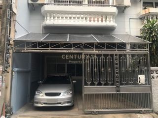 For rent 2 bed townhouse in Phra Khanong, Bangkok