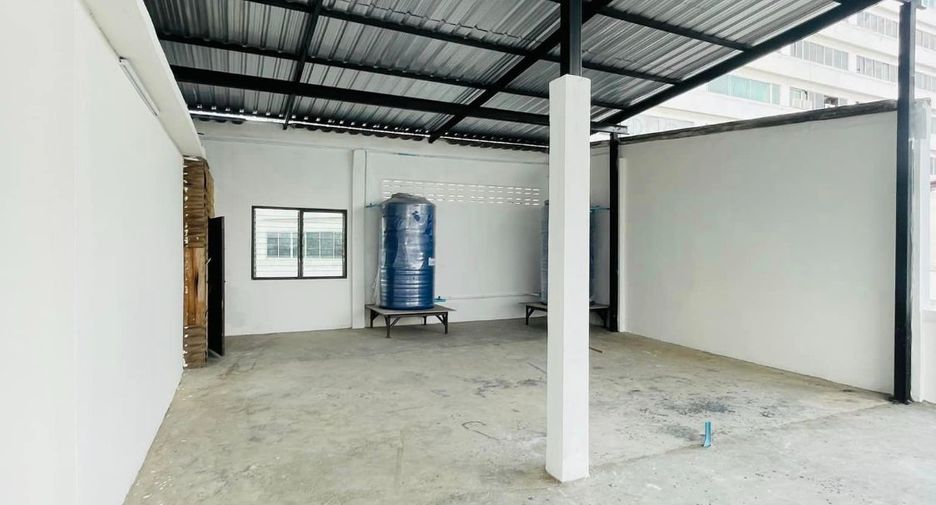 For rent retail Space in Lat Phrao, Bangkok