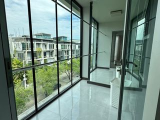 Büro zur Miete mit 6 Zimmer in Wang Thonglang, Bangkok