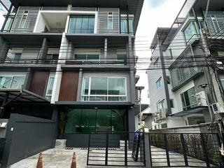Büro zur Miete mit 6 Zimmer in Wang Thonglang, Bangkok