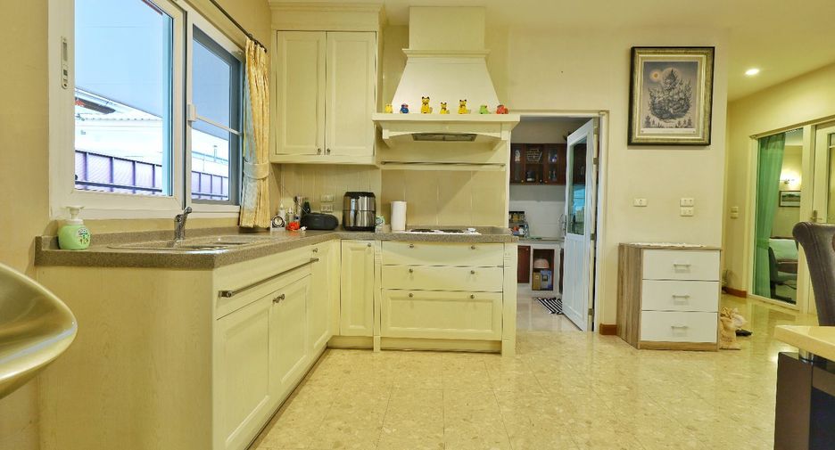 Casa en venta de 4 habitaciones en Bang Khen, Bangkok