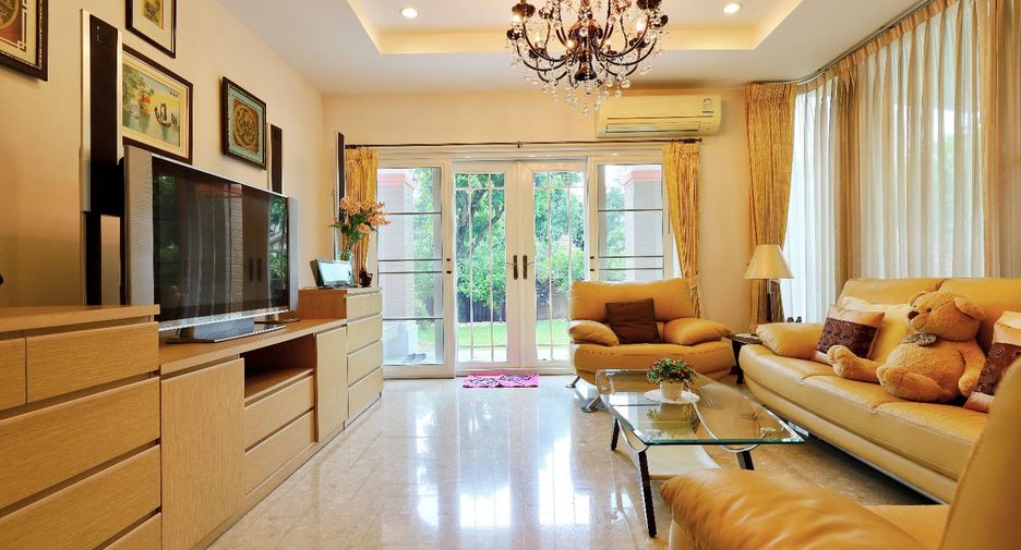 Casa en venta de 4 habitaciones en Bang Khen, Bangkok